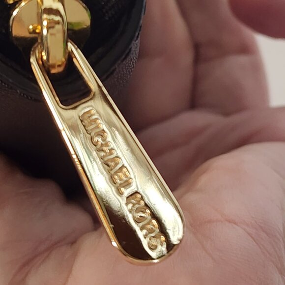 Michael Michael Kors Black Leather w/Gold Hardware Continental Wristlet Wallet - Picture 12 of 16